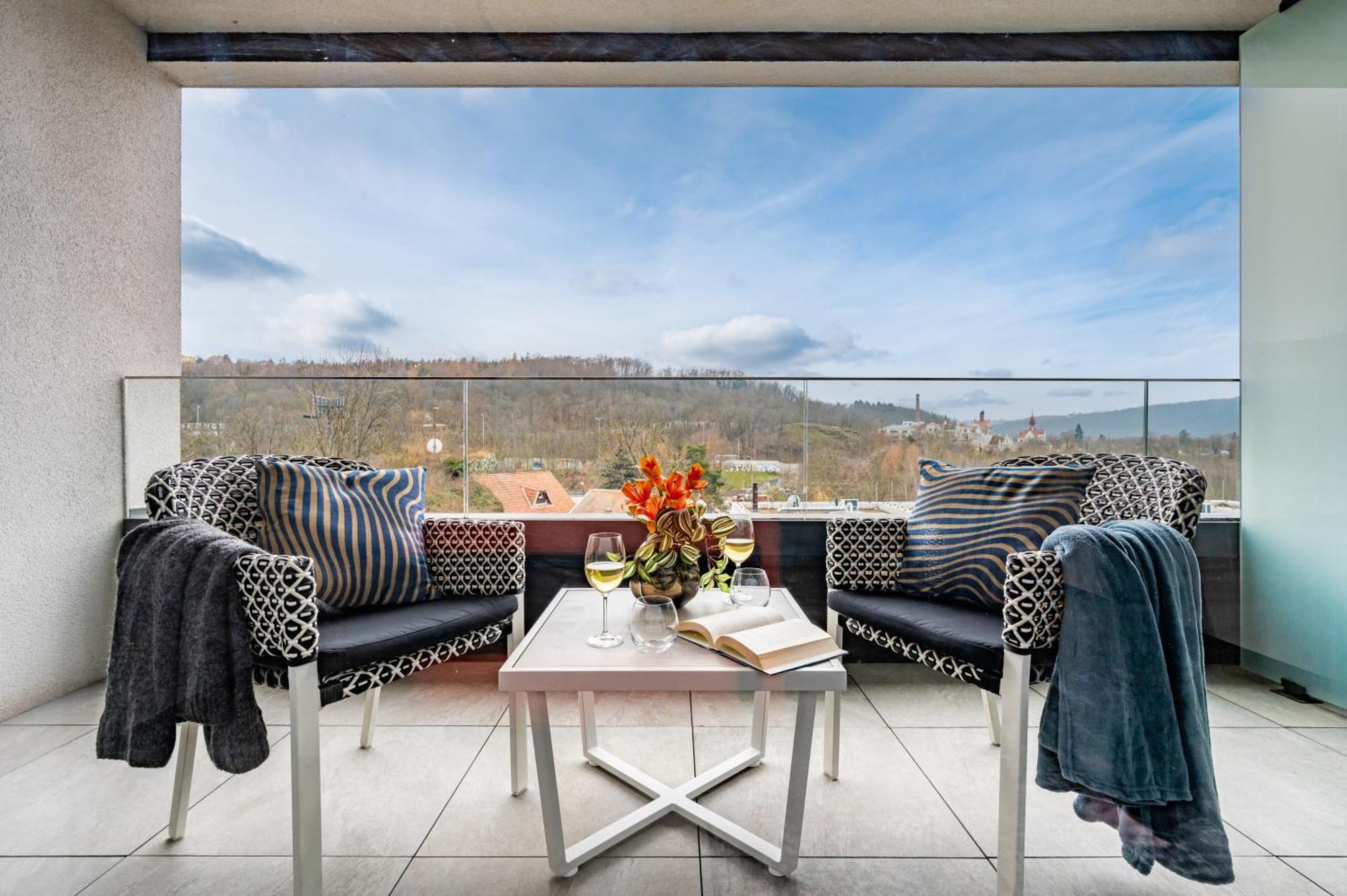 Prague Days - Studio - Terrace - Private Parking Luaran gambar
